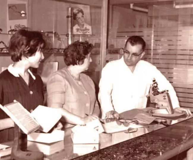 Savarese Ottica Brindisi - La Storia